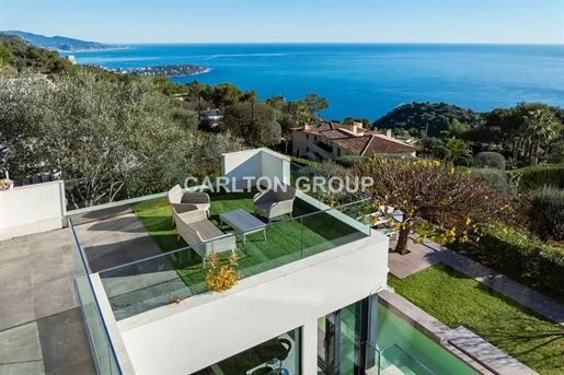 Architect-Designed villa with breathtaking sea view !