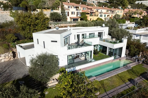 Architect-Designed villa with breathtaking sea view !