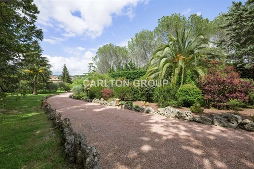 Authentic Villa with Pool, Close to the Village of Mougins