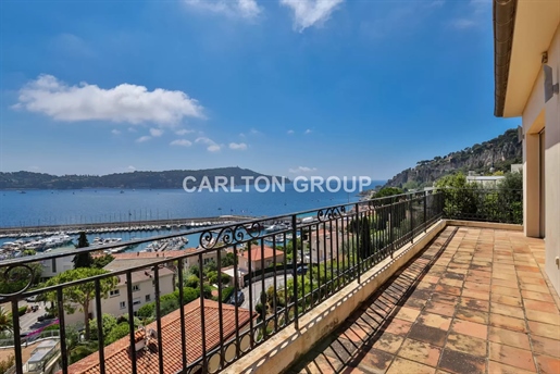 Villa in Villefranche sur mer with a stunning sea view