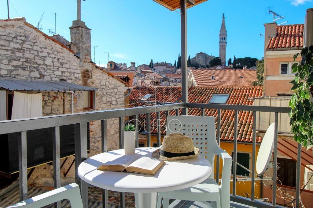 Rovinj – Charming Duplex Apartment with Terrace in City Centre