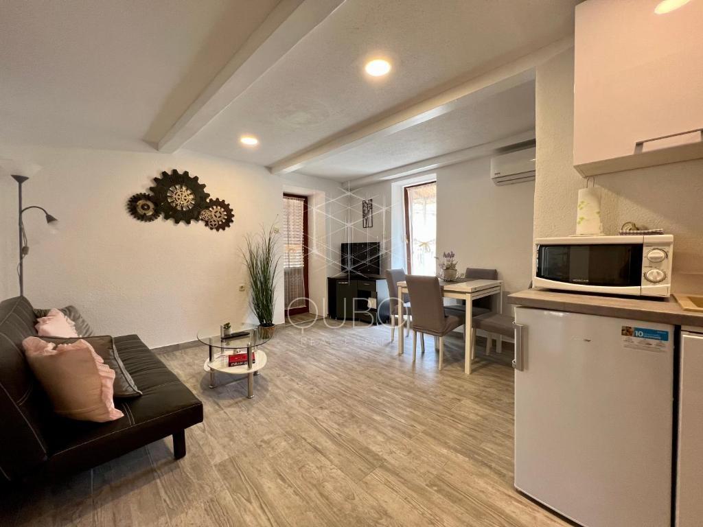 Rovinj – Charming Duplex Apartment with Terrace in City Centre