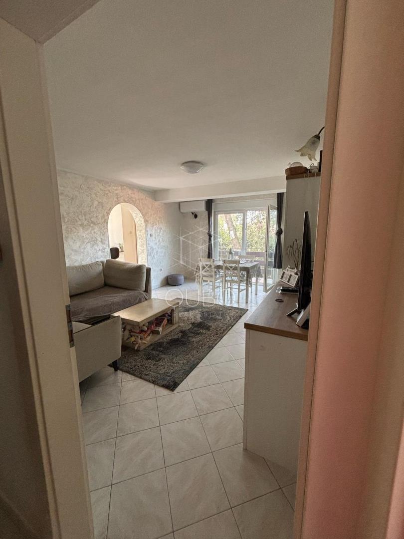 Rovinj, Borik – Two-Level Apartment with Garden and Guest Unit in a Peaceful Area, Near the Beach