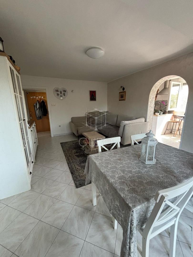 Rovinj, Borik – Two-Level Apartment with Garden and Guest Unit in a Peaceful Area, Near the Beach