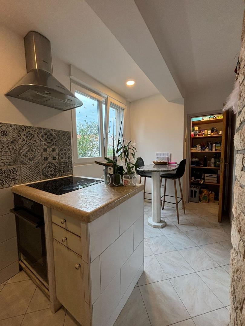 Rovinj, Borik – Two-Level Apartment with Garden and Guest Unit in a Peaceful Area, Near the Beach