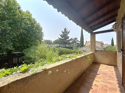 Carpentras Maison 3 Chambres, Un bureau, 2 Sde, piscine, terrain de 1000m2 avec du reliquat construc