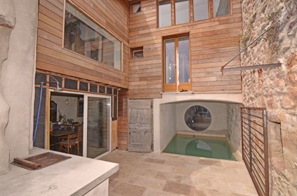 Gerenoveerd stenen huis met garage, terras en zwembad in Caunes Minervois