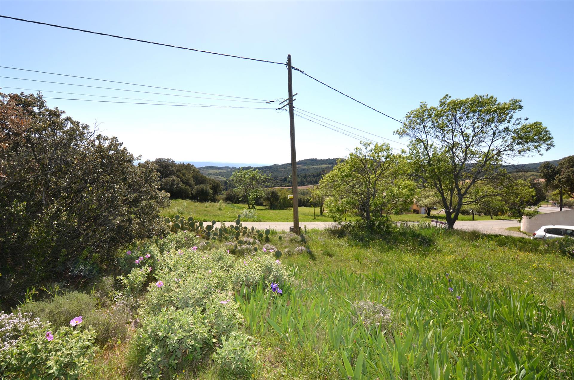 Building land with view to the Pyrenees