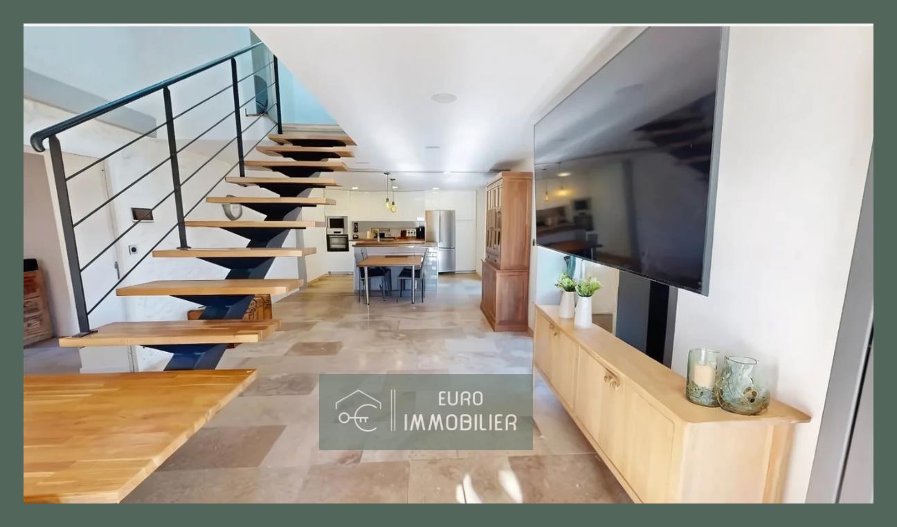 Maison en pierre de type longère entièrement restaurée -8900 m2 piscine