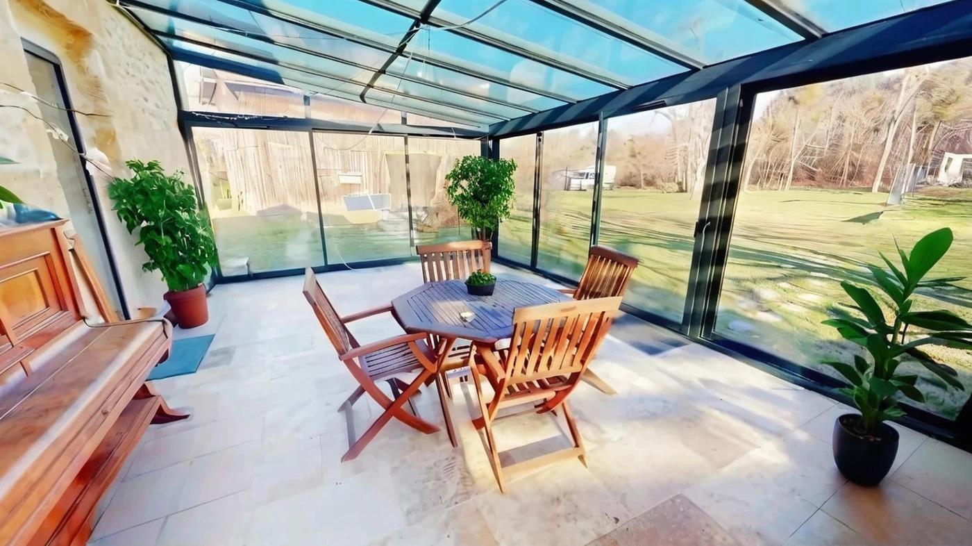 Maison en pierre de type longère entièrement restaurée -8900 m2 piscine