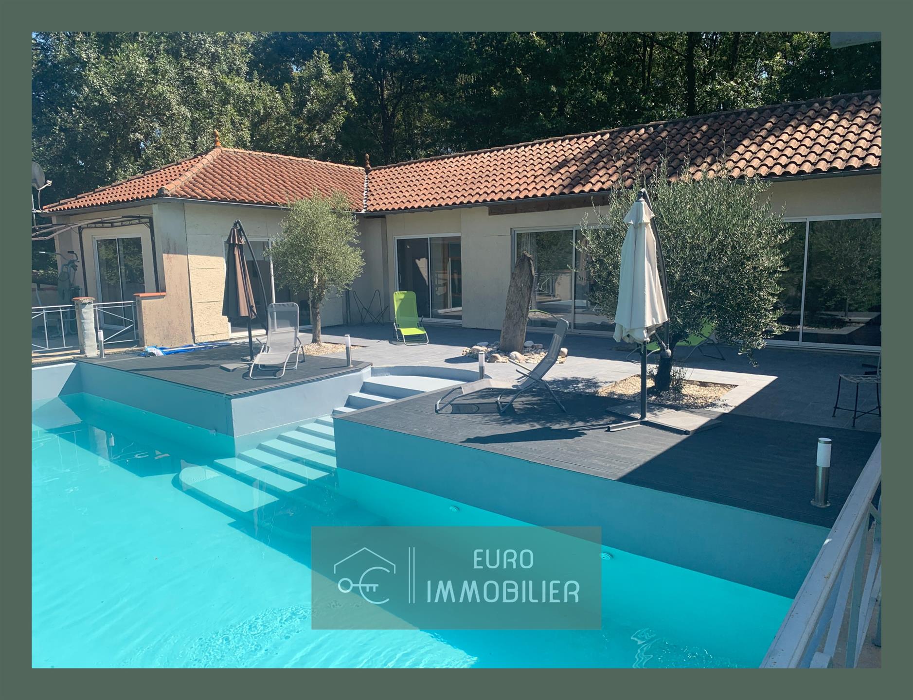 Contemporary Architect-Type Villa + 2 Apartments 1 Conference Room. On 1 hectare 352 (ha)