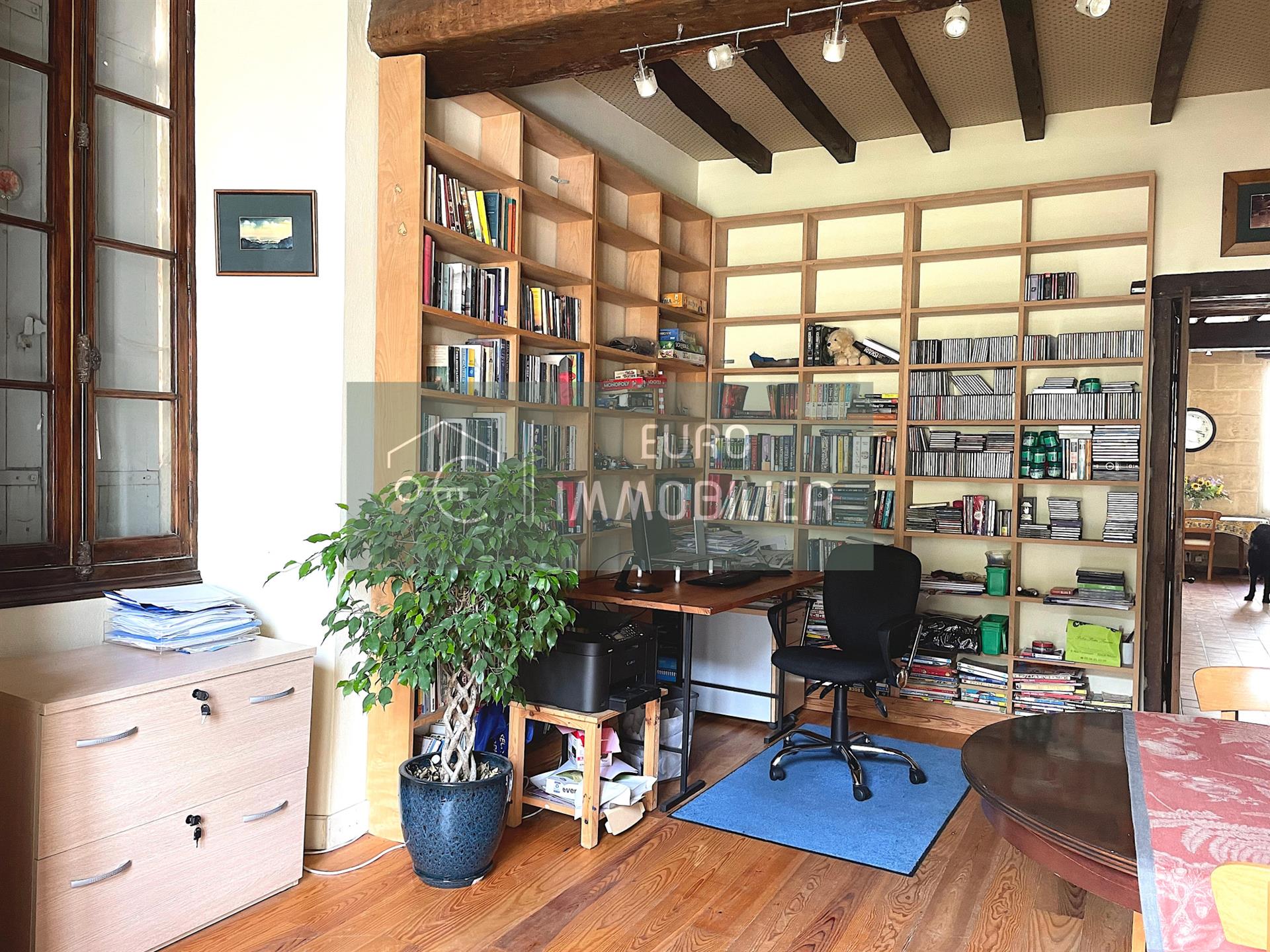 Maison de ville en pierre avec charmante et garage cour de 65 m2 - 6 chambres et grenier