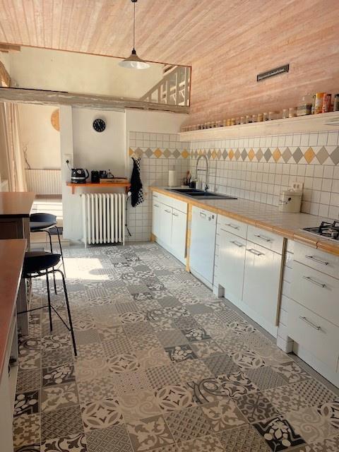 Stone farmhouse 4 bedrooms + huge dormitory ideal horses, hunting, cottages