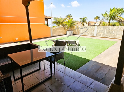Maison individuelle moderne avec jardin privé, terrasse couverte et garage à Los Cristianos !