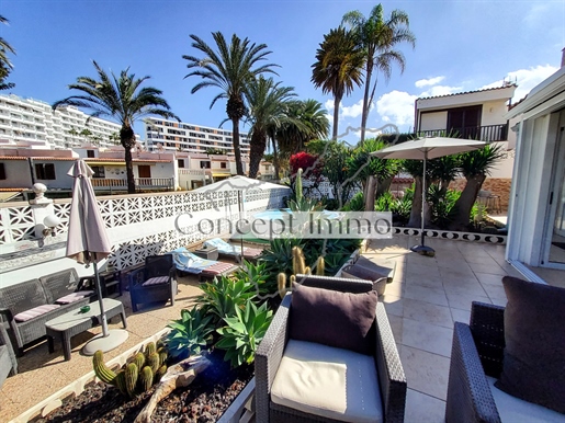Great semi-detached house in the heart of Playa de Las Americas with lots of potential!