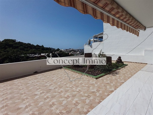Apartamento amueblado de 2 dormitorios con terraza de 84 m2 con vistas al mar en San Eugenio Alto!