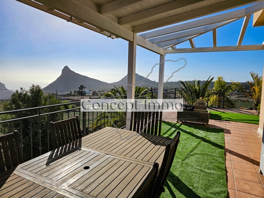 Furnished country house with spectacular mountain and sea views, nice garden and expansion reserves!