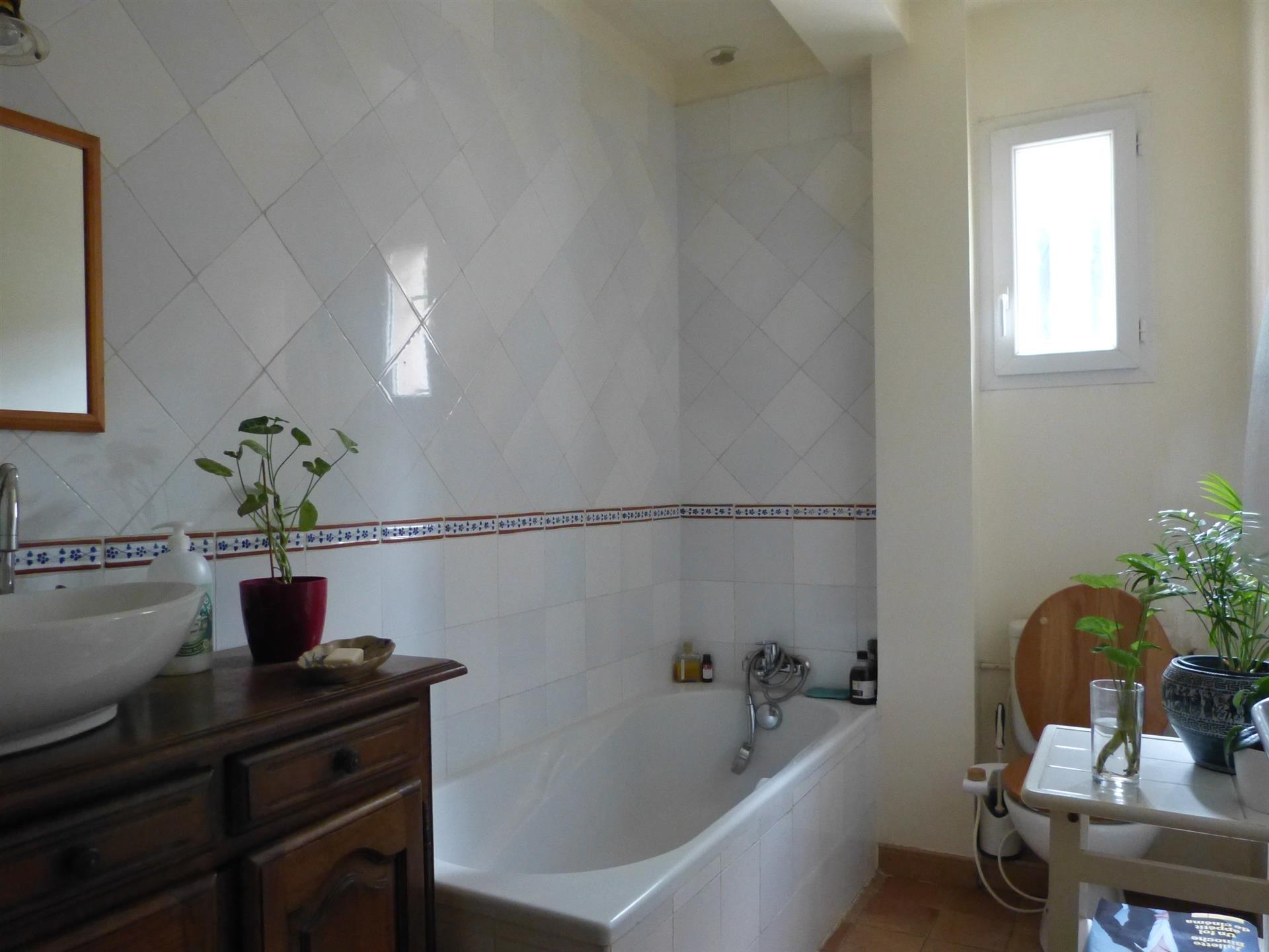 De Vânzare – proprietate de familie cu 5 dormitoare în Poissy, într-o zonă foarte căutată
