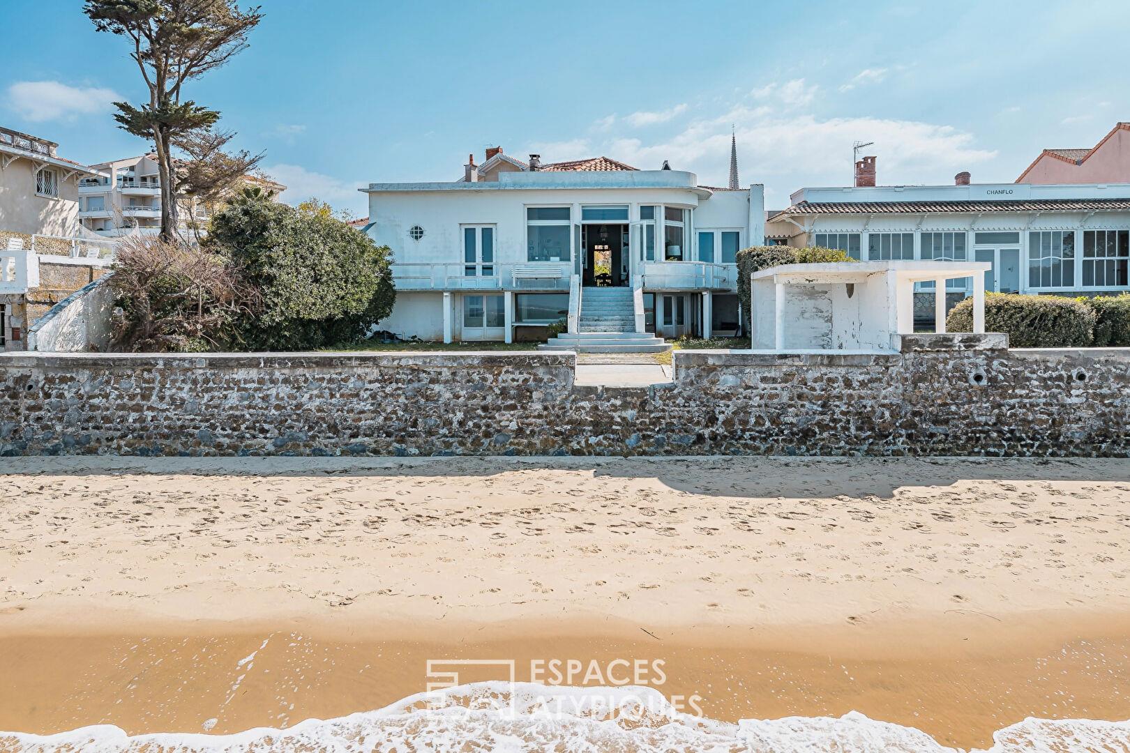 Art Deco villa on the front line in Arcachon