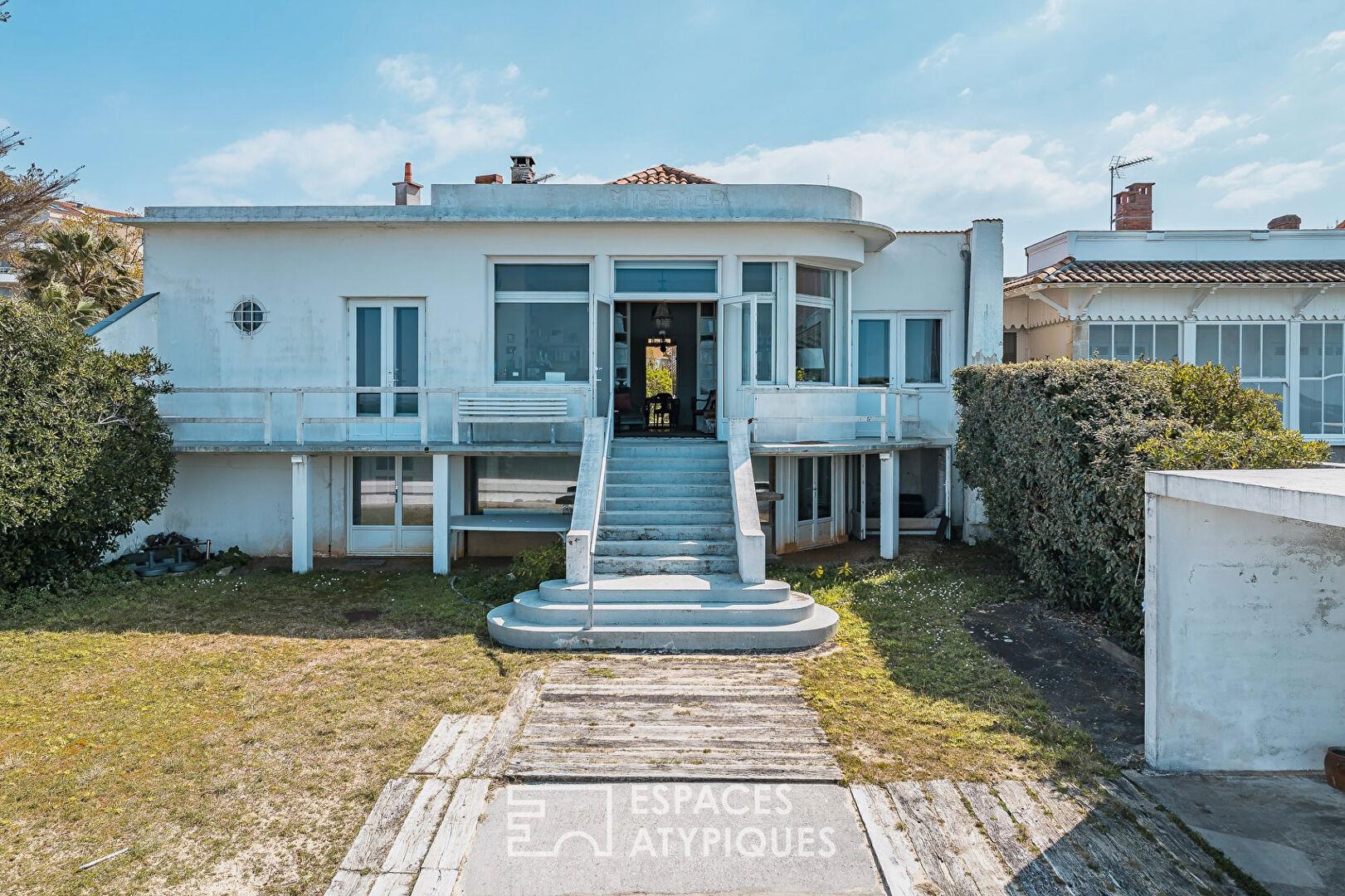 Art Deco villa on the front line in Arcachon