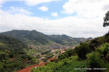Pozemek o rozloze 1260 m2, který se nachází ve městě Machico, Madeira - Portugalsko