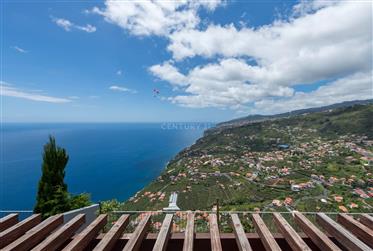 Modern Villas T3 + Swimming Pool - Calheta, Madeira