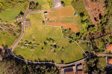 Terreno de 12.500 mts2 com Possibilidade de Construção em Santana, Madeira