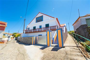Prachtig huis met drie slaapkamers in het centrum van Ponta do Pargo - Madeira