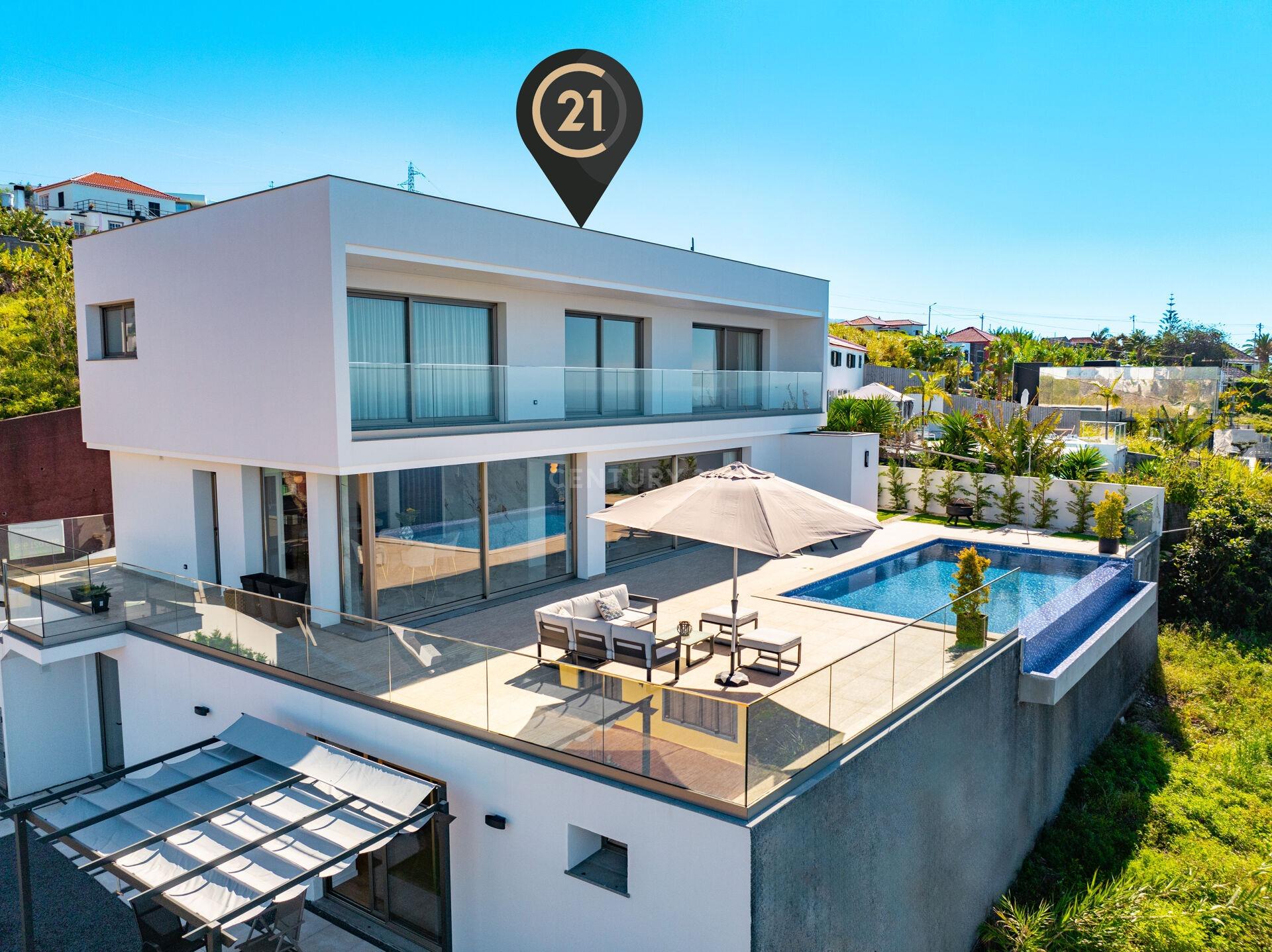 Lujosa villa de 3+2 dormitorios con piscina infinita y vistas espectaculares - Ribeira Brava, Madeir