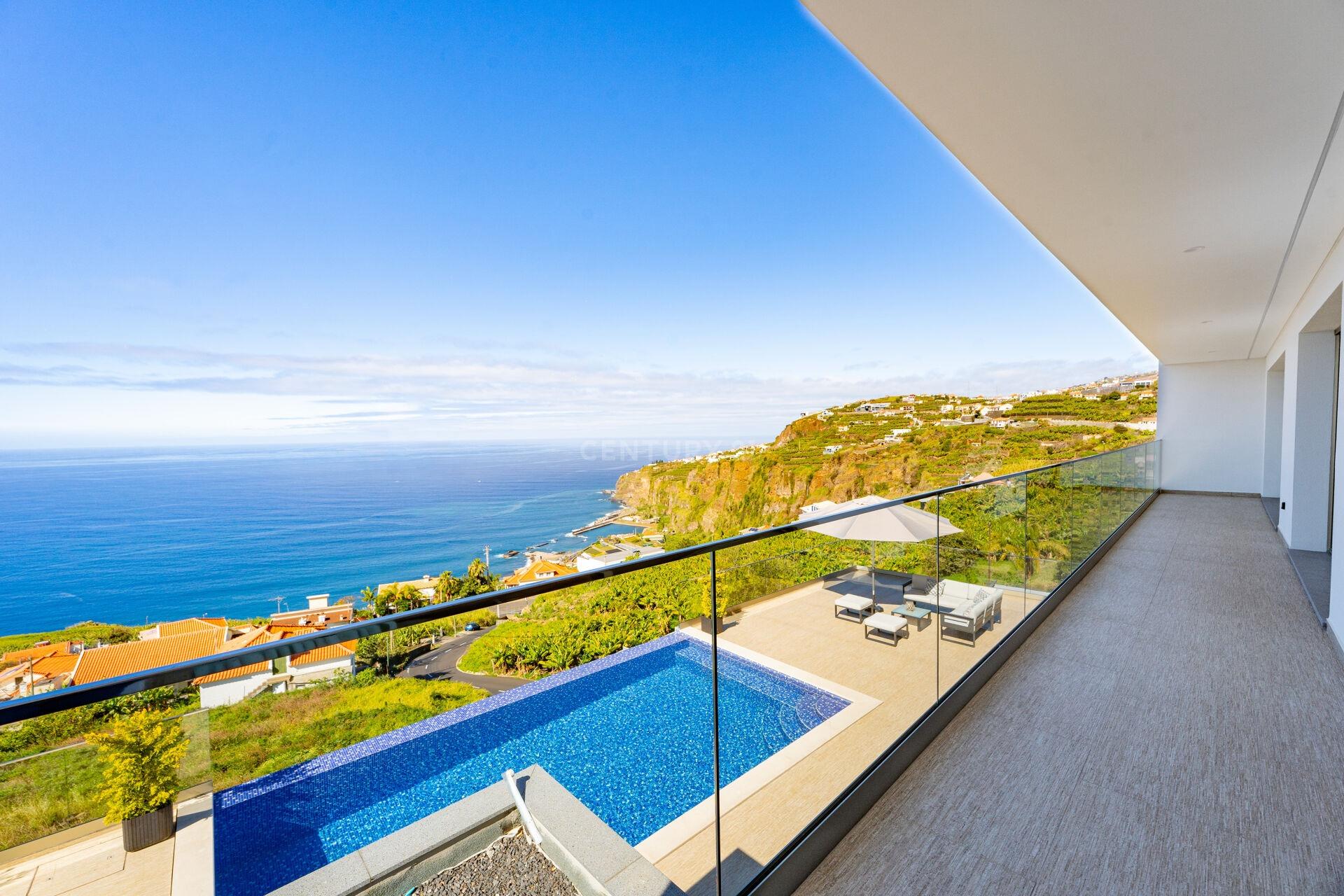 Lujosa villa de 3+2 dormitorios con piscina infinita y vistas espectaculares - Ribeira Brava, Madeir