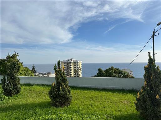 Apartamento Exclusivo com Vista Mar em São Martinho, Funchal