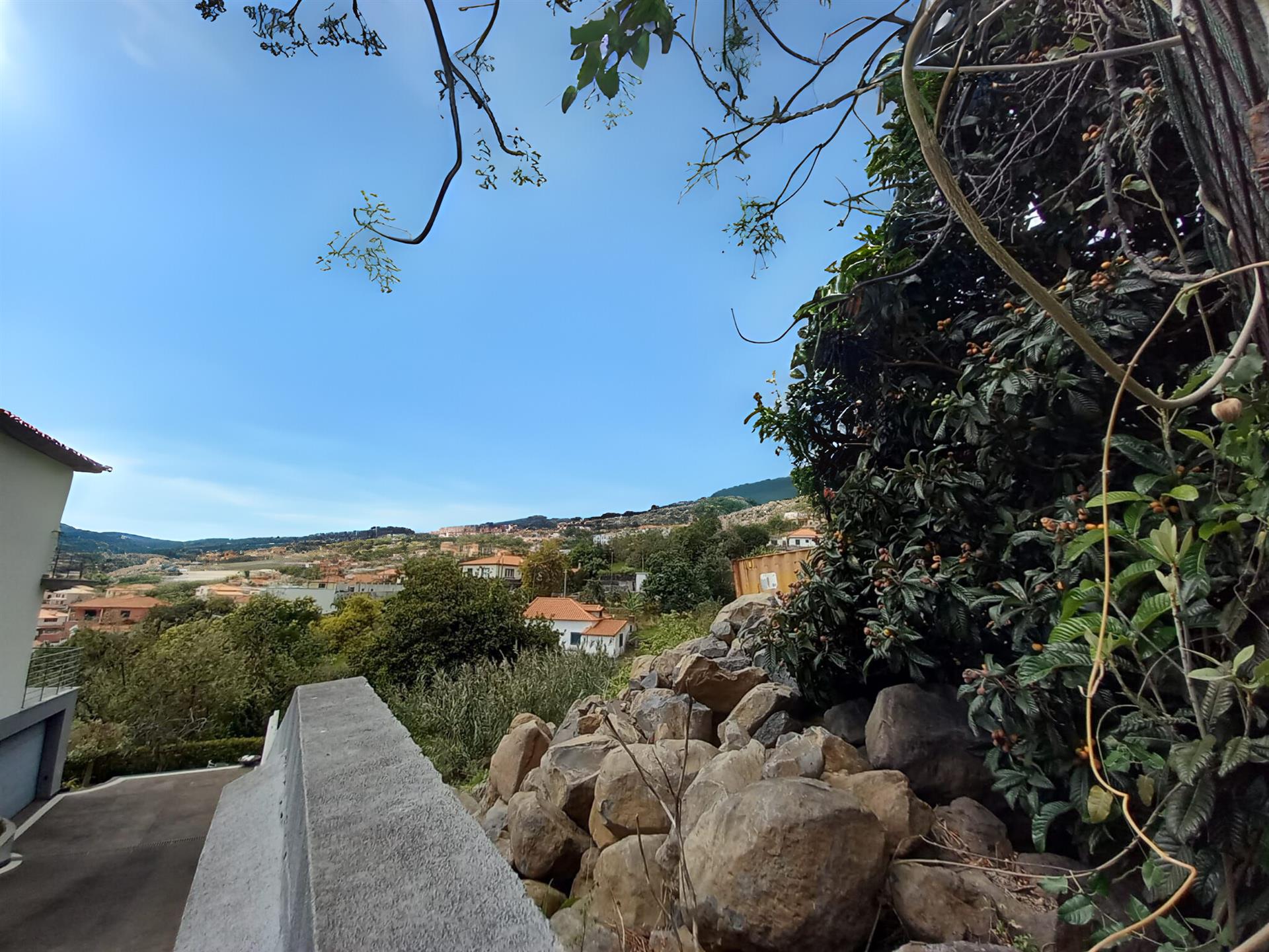 Stedelijk perceel met goedgekeurd project – São Roque, Funchal