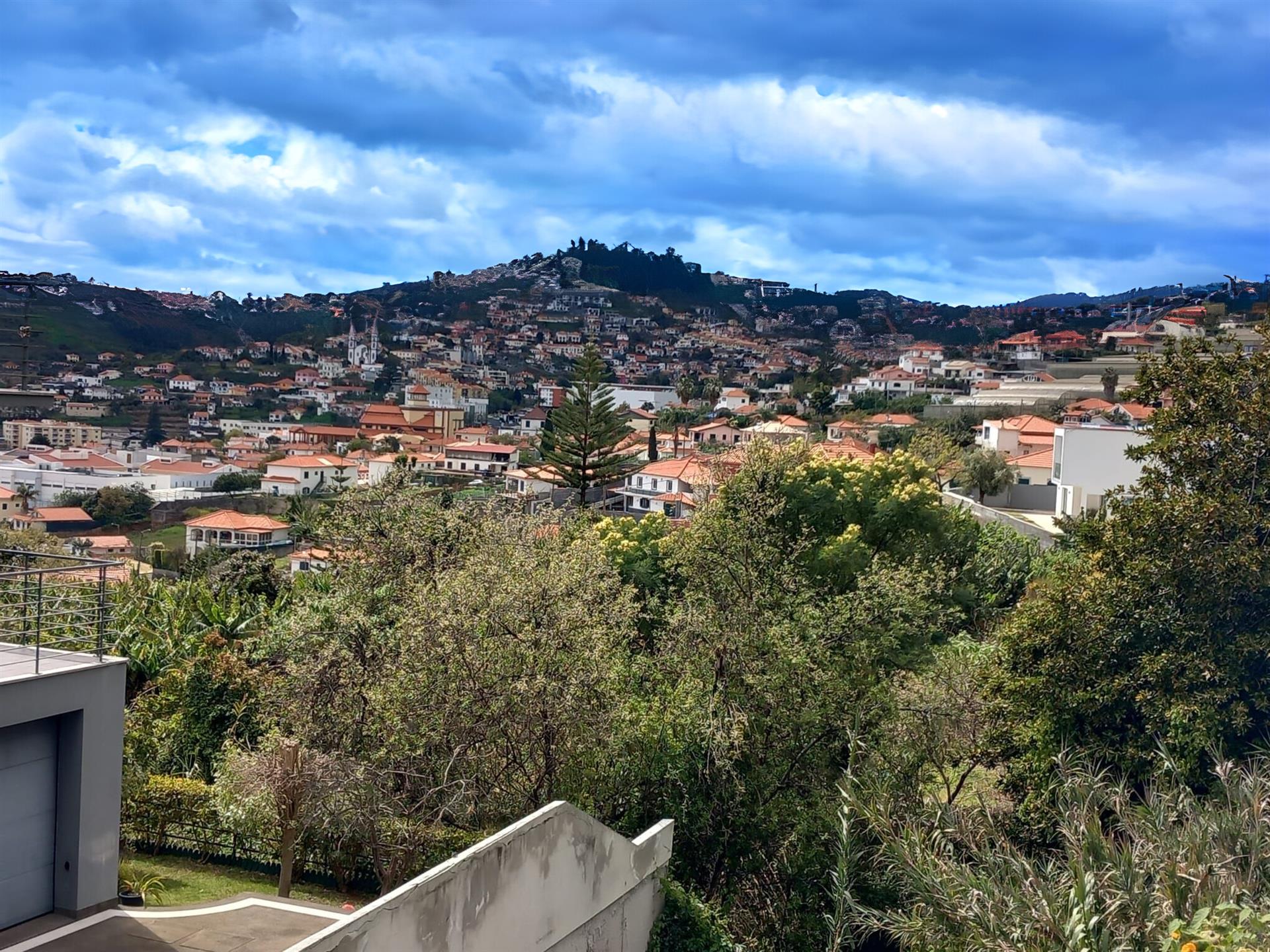 Stedelijk perceel met goedgekeurd project – São Roque, Funchal