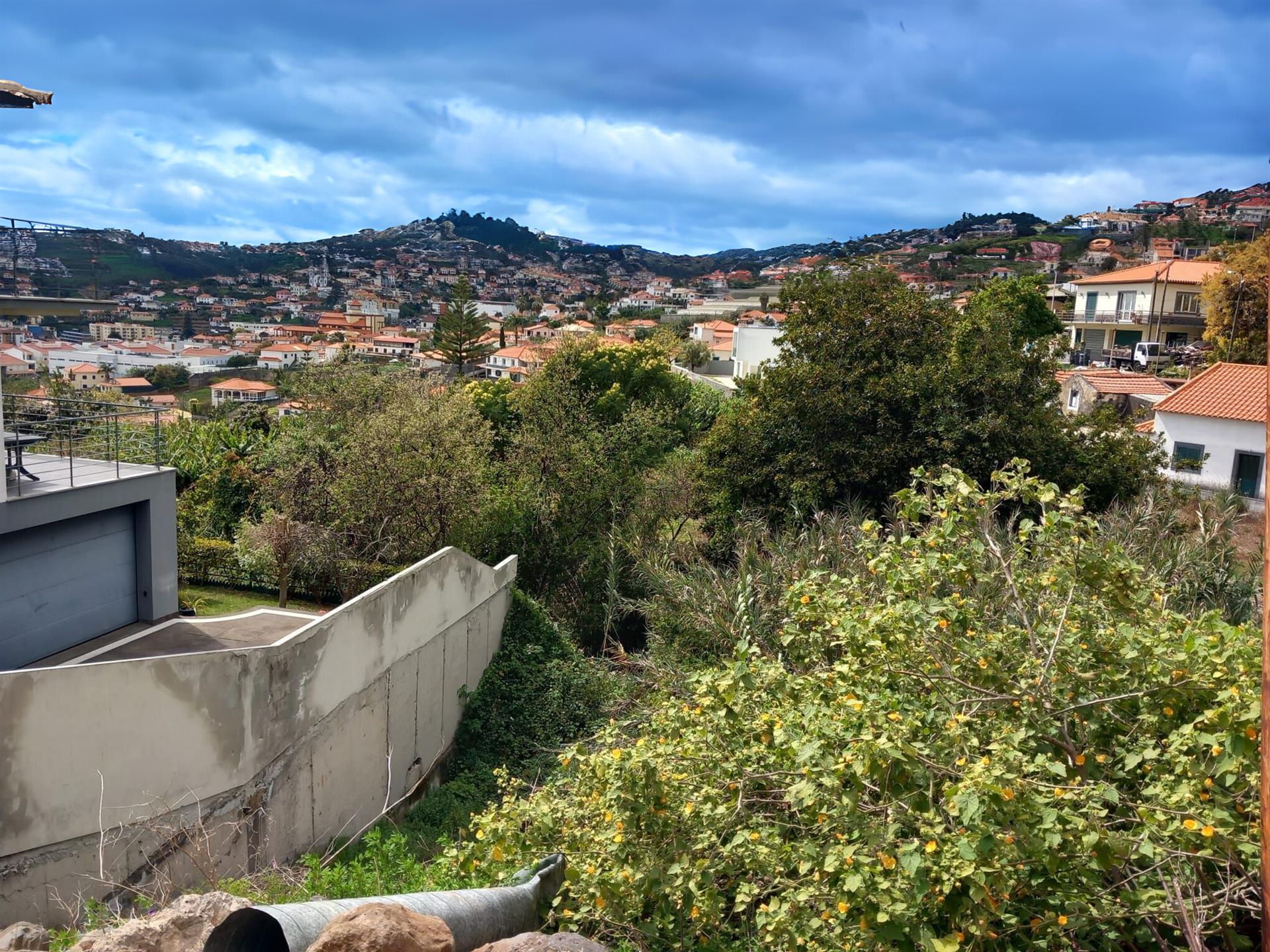 Stedelijk perceel met goedgekeurd project – São Roque, Funchal