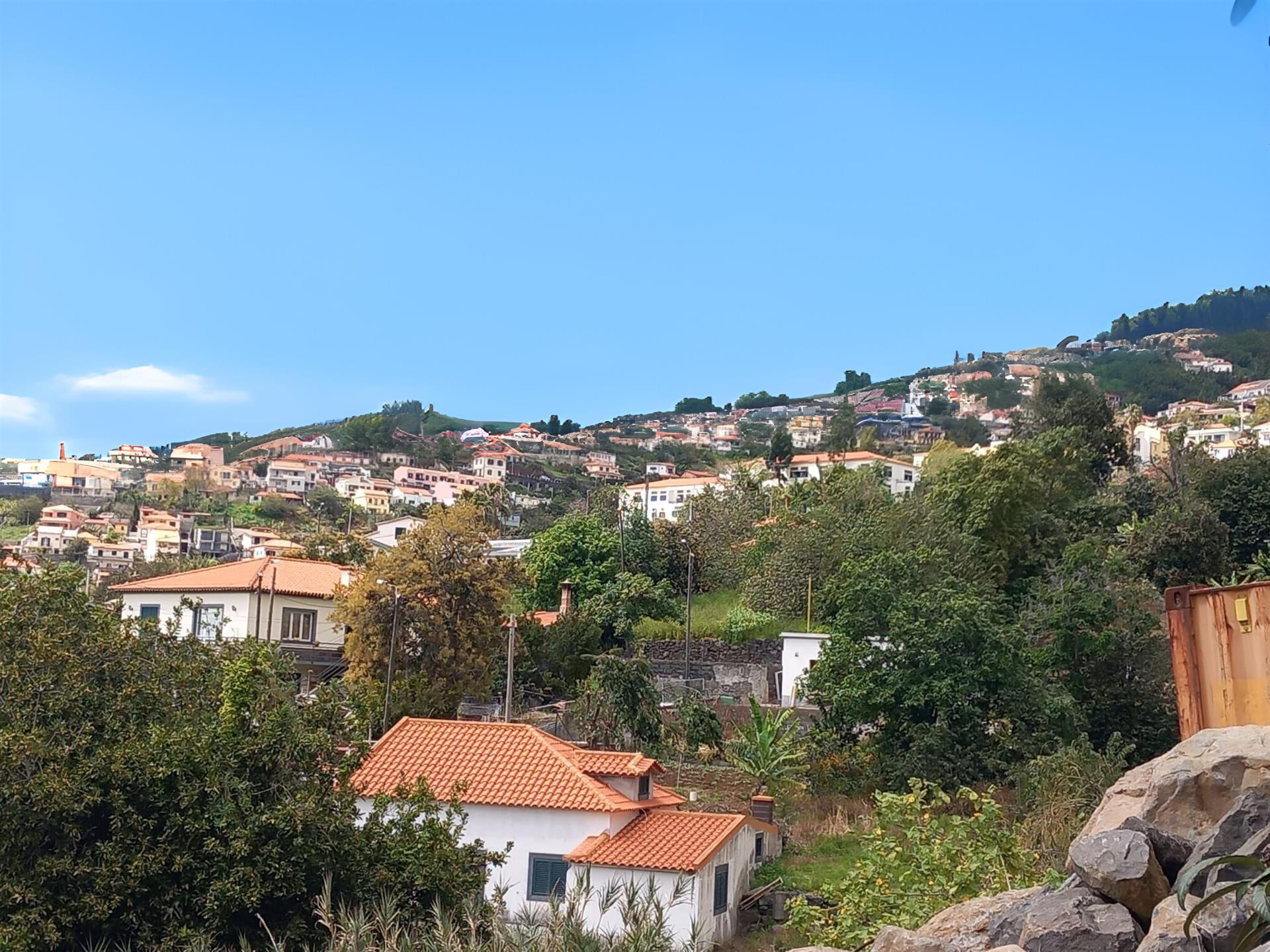 Stedelijk perceel met goedgekeurd project – São Roque, Funchal