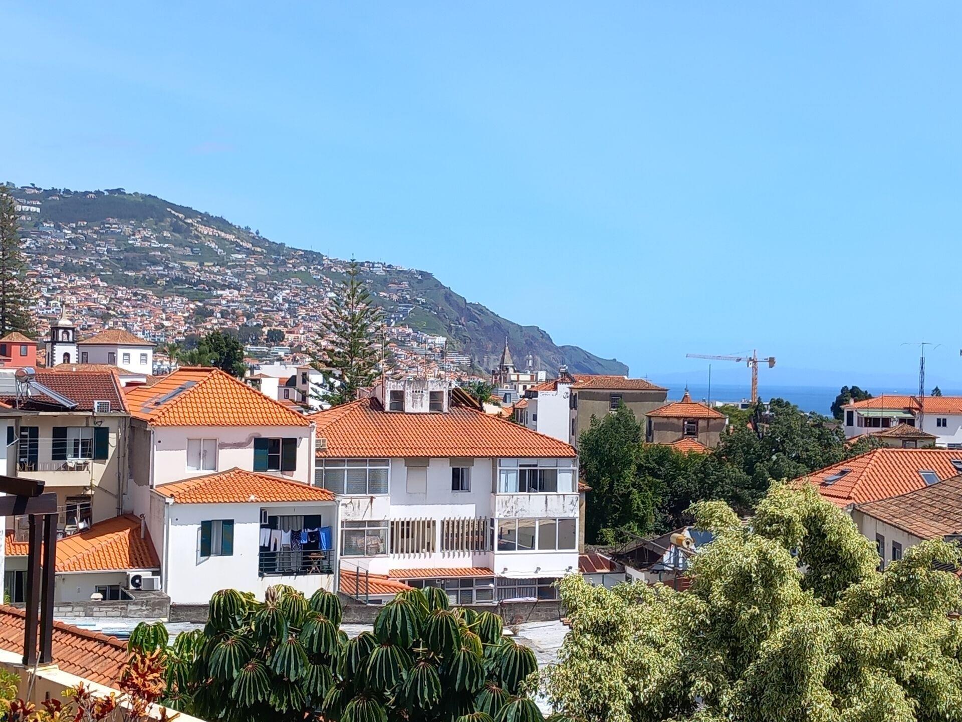 Encantador apartamento de tres habitaciones en el centro de Funchal