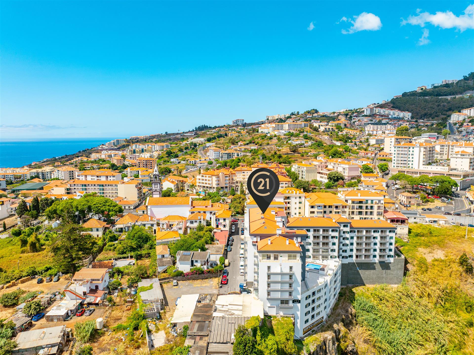 Appartement T2 Moderne au Cœur de Caniço avec Vue Mer et Piscine