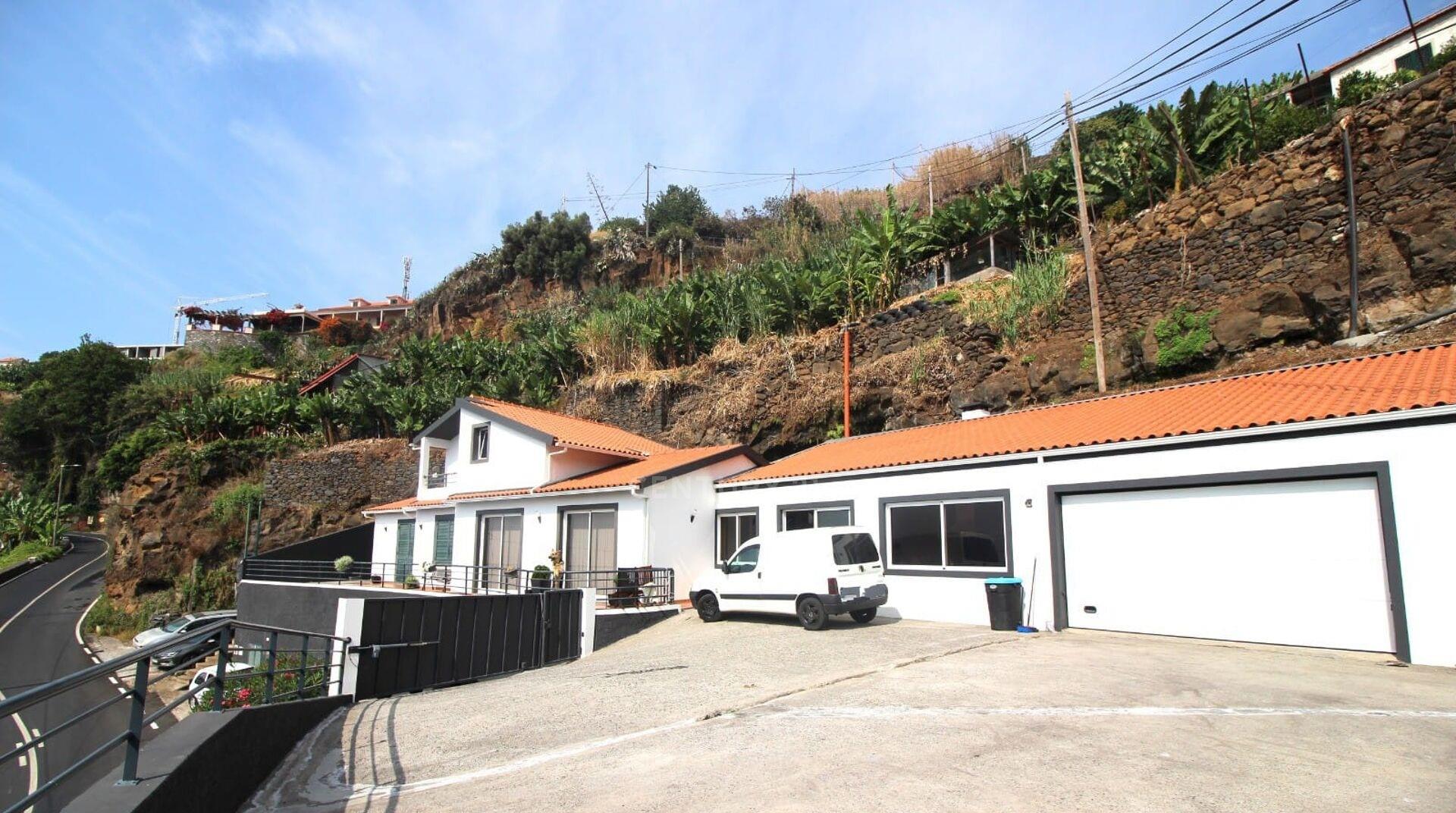 Traditional House with Habitable Attic - Ponta do Sol, Madeira