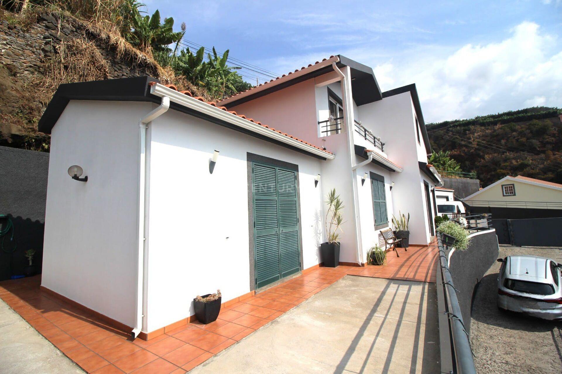 Traditional House with Habitable Attic - Ponta do Sol, Madeira