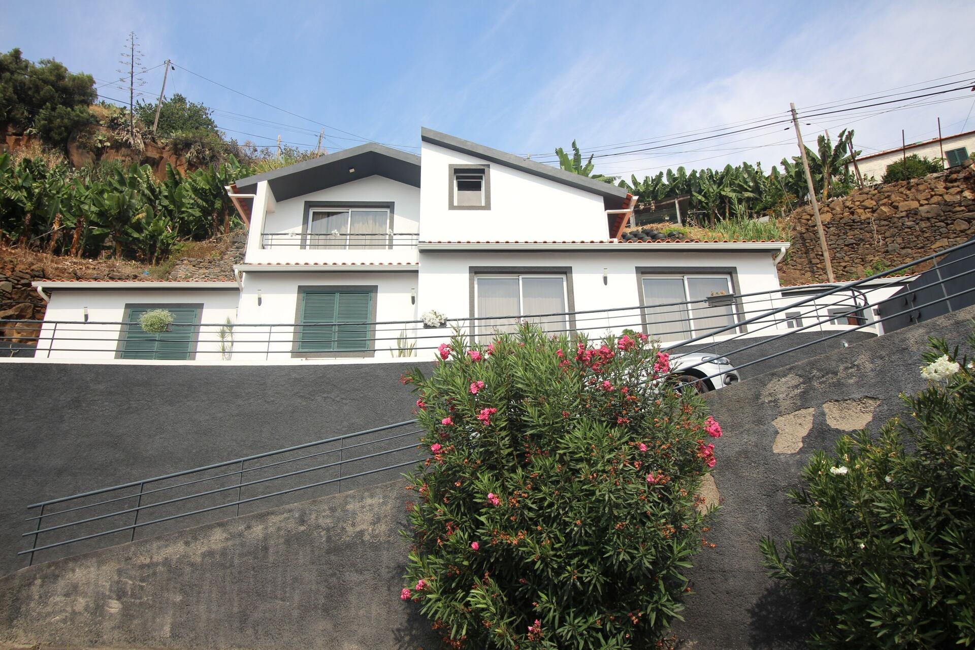 Traditional House with Habitable Attic - Ponta do Sol, Madeira