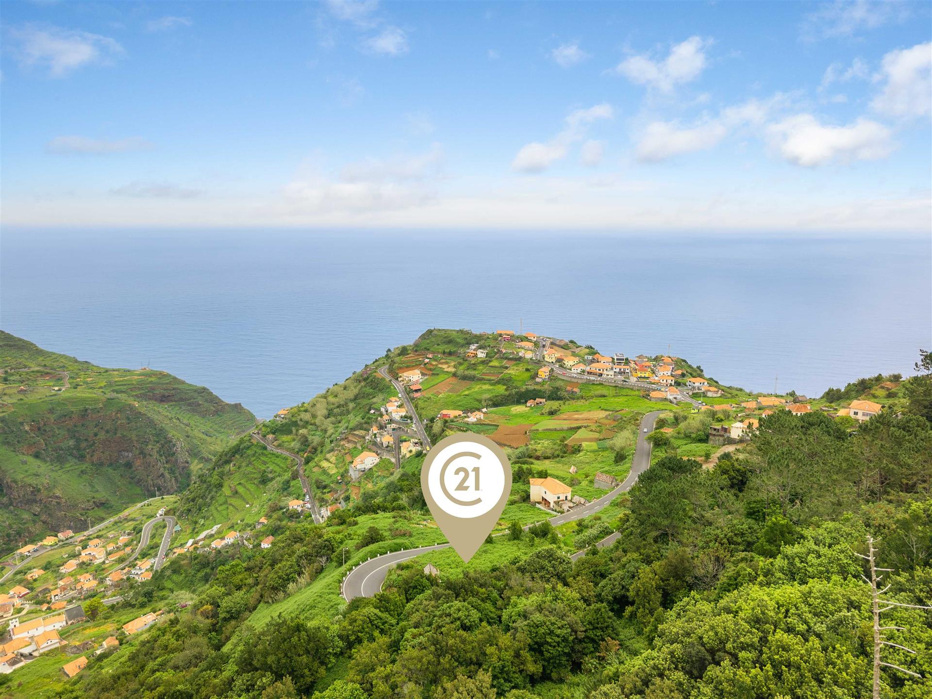 Perceel met Goedgekeurd Project en Zeezicht - Madeira