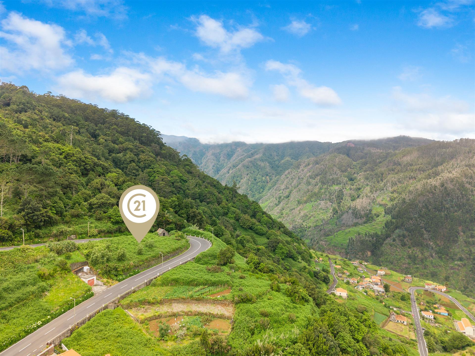 Perceel met Goedgekeurd Project en Zeezicht - Madeira