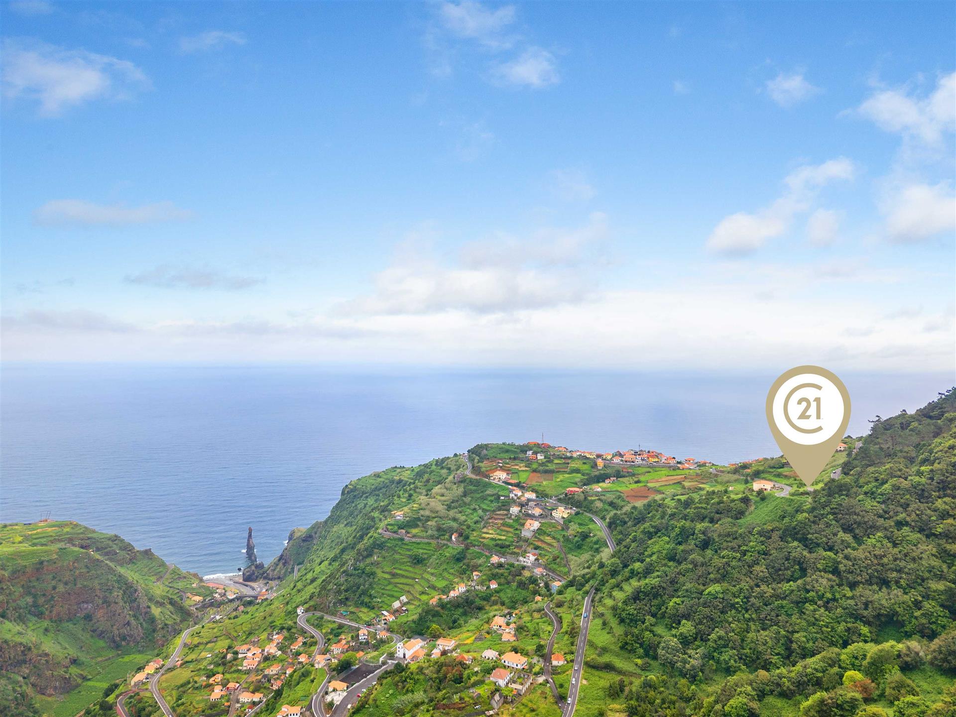 Perceel met Goedgekeurd Project en Zeezicht - Madeira