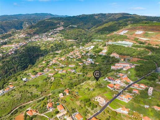Terreno Rústico Agroforestal de 900 m2 - Santa Cruz, Madeira
