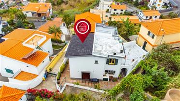 Dom z trzema sypialniami w Livramento z widokiem na zatokę Funchal