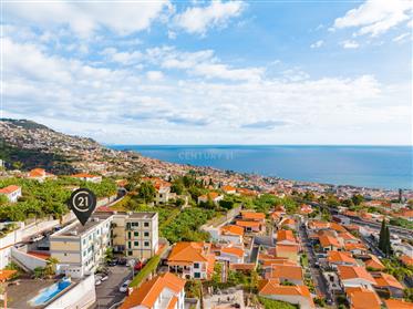 Appartement met drie slaapkamers en terras in Santa Luzia, Funchal