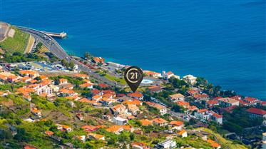 Amplia villa de tres + 1 dormitorios con impresionantes vistas al mar - Santa Cruz