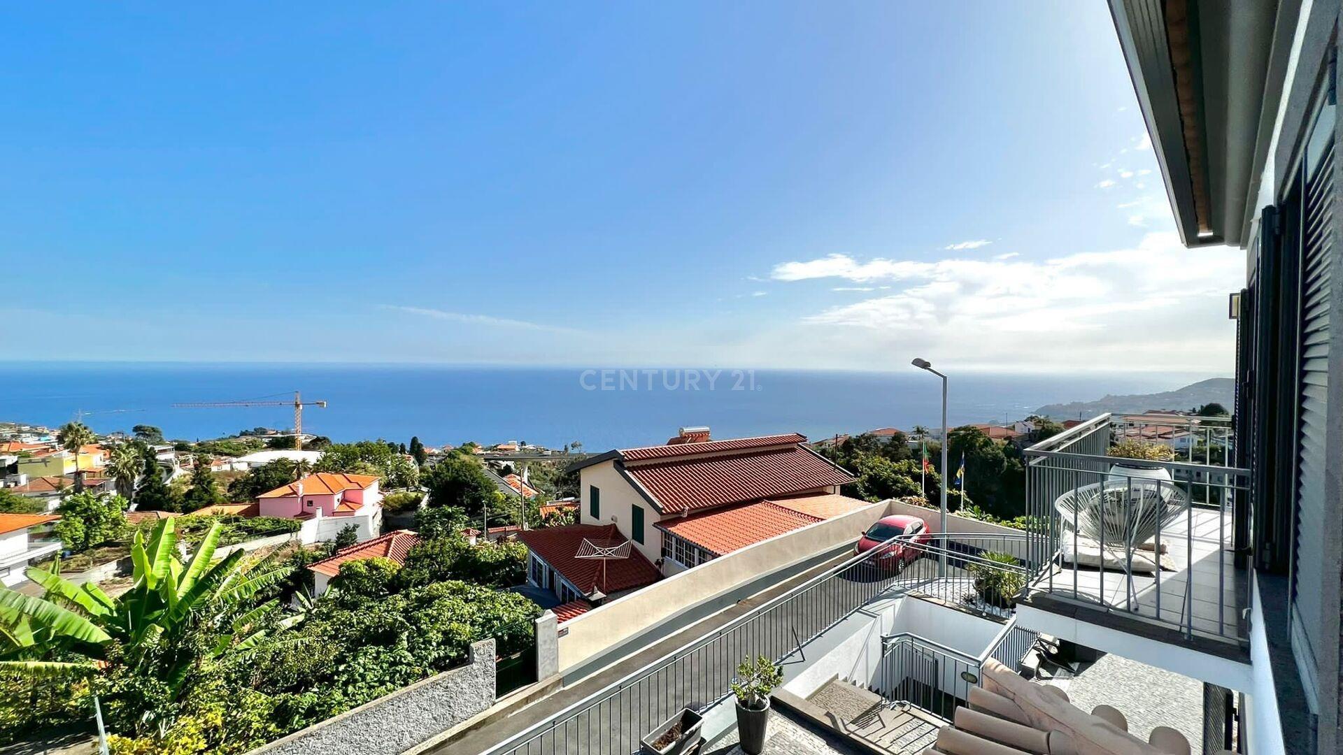 Stadthaus mit drei Schlafzimmern und atemberaubender Aussicht - Funchal