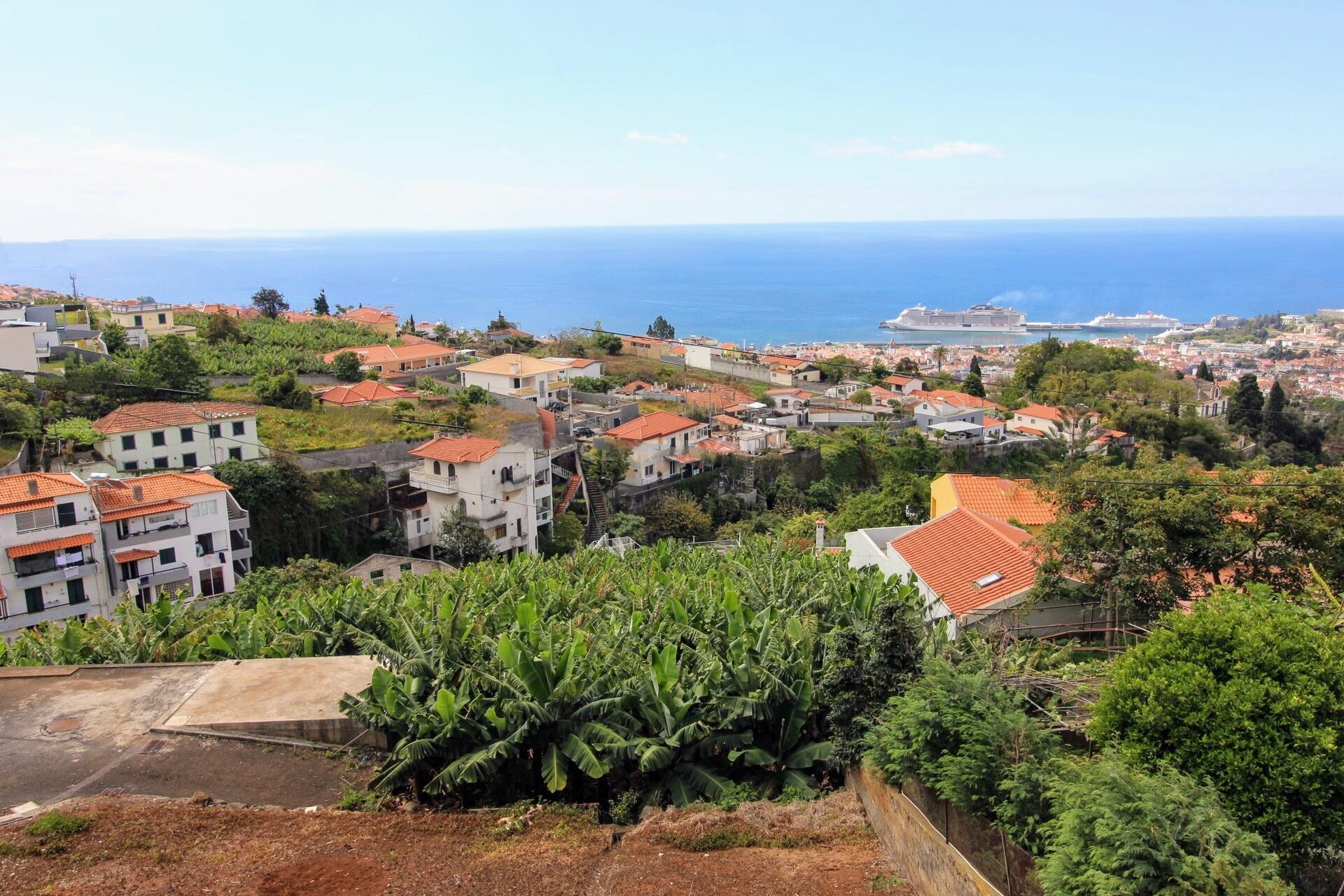 Fantastisches Baugrundstück mit Meerblick – Funchal