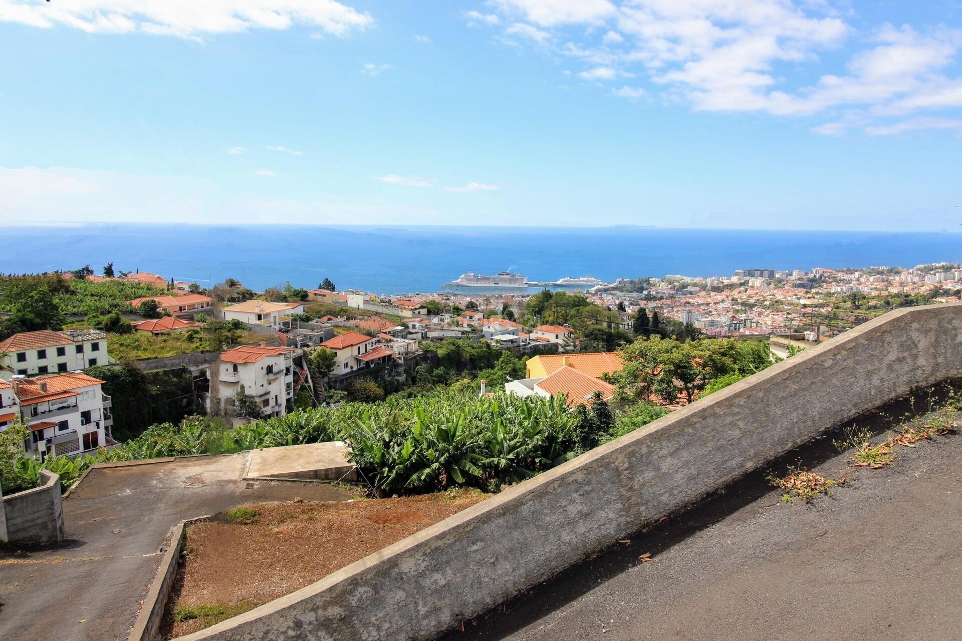 Fantástico terreno para construcción con vistas al mar - Funchal